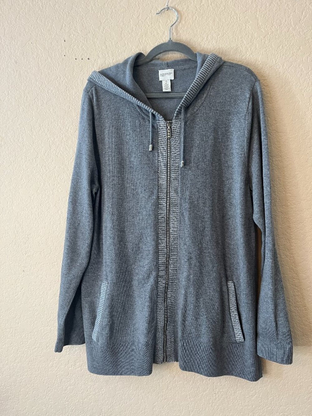 Women's Stylish Zip-up sweater with hood
